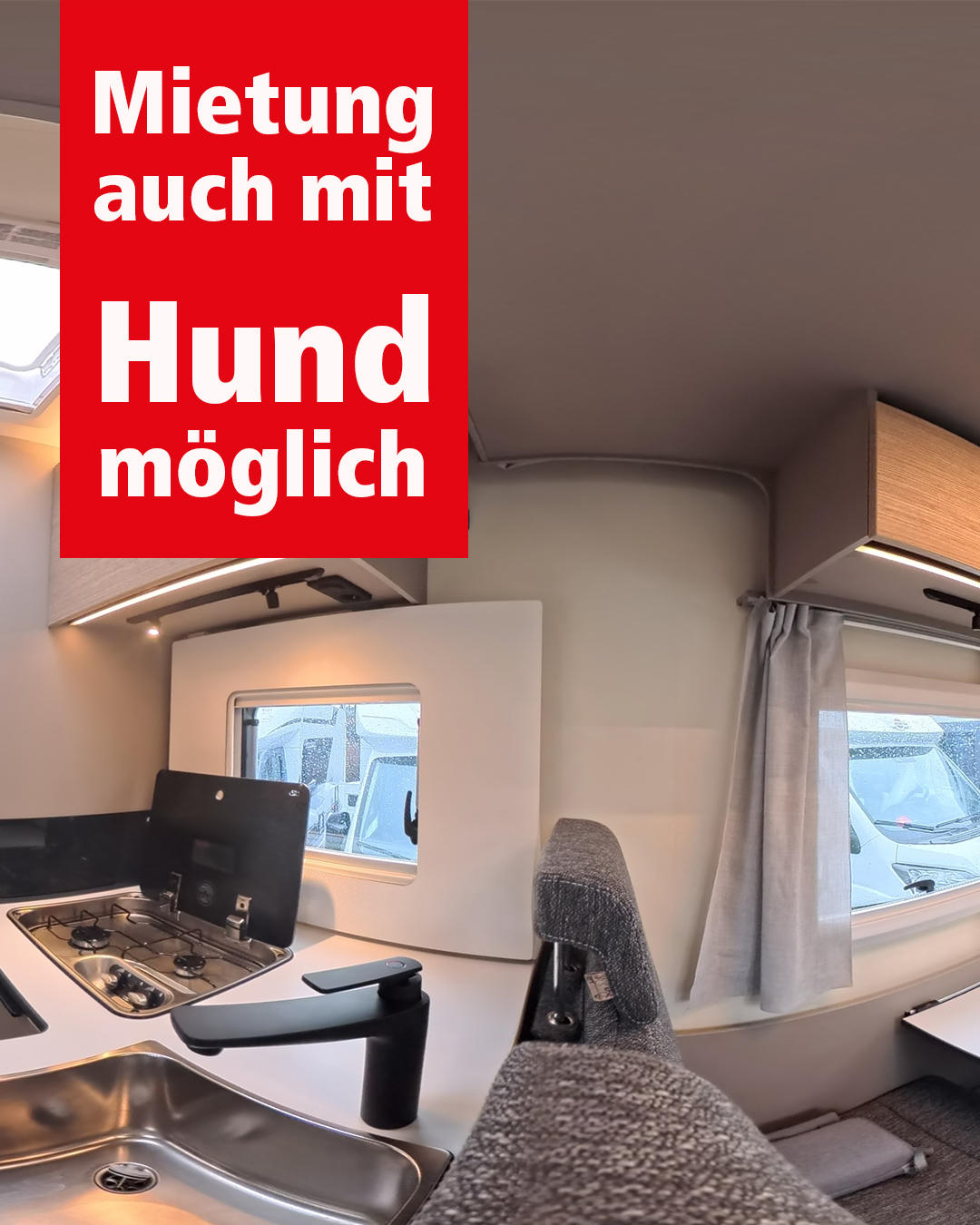 Schlafbereich und Küche eines wintertauglichen Miet-Caravans für Wintercamping bei den CaravanSpezialisten