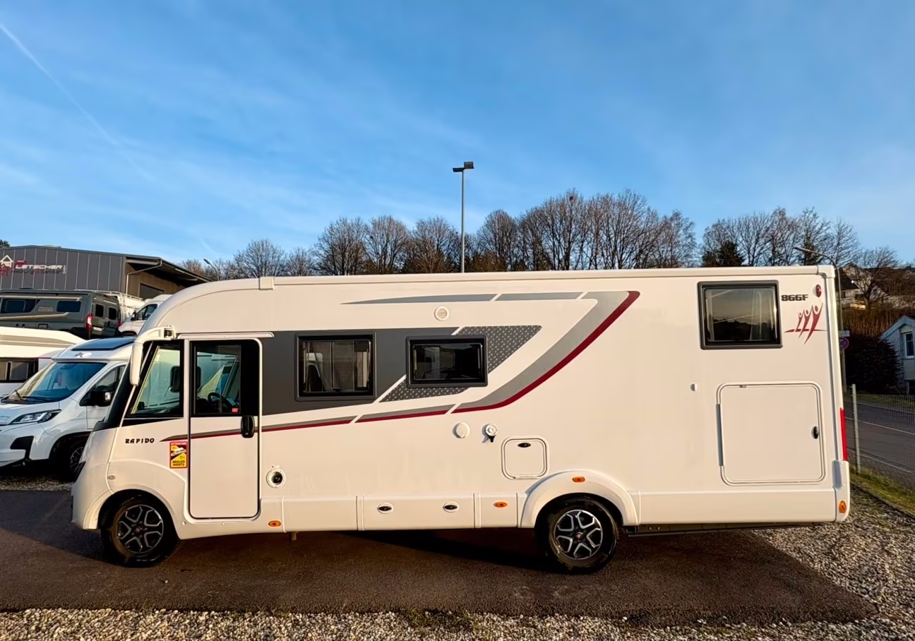 Rapido 866F Außenansicht Seite